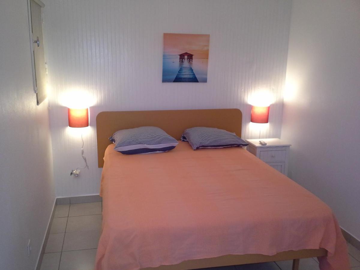 Au Coeur De Saint Francois Apartment Bagian luar foto